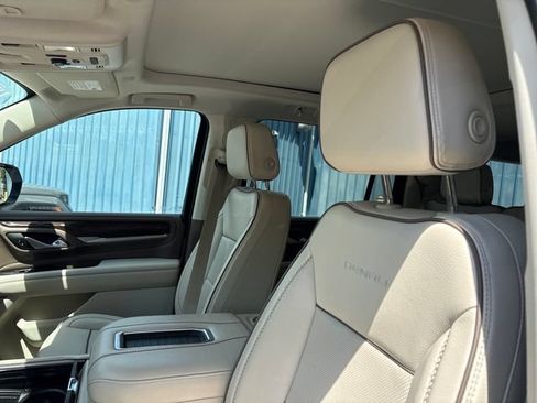 Used 2022 GMC Yukon XL Denali AWD/4WD image 9