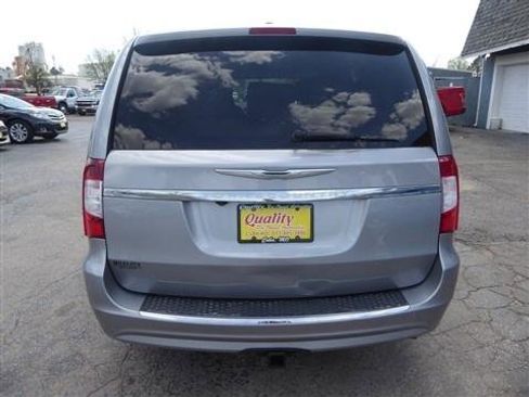 Used 2013 Chrysler Town & Country Touring w/ Trailer Tow Group image 7
