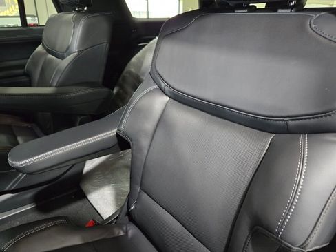 New 2025 Ford Expedition Platinum w/ Stealth Performance Package image 21