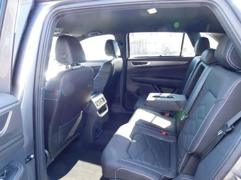 Used 2025 Volkswagen Atlas Cross Sport SE image 12