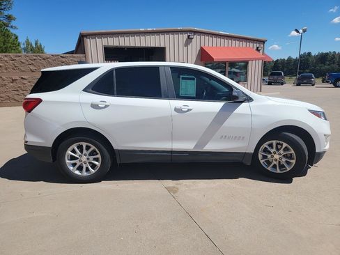 Used 2020 Chevrolet Equinox LS FWD image 4