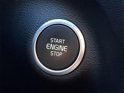 Used 2019 Volvo XC40 T5 R-Design image 24