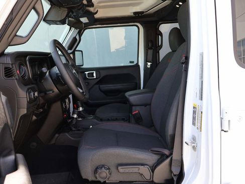 Used 2025 Jeep Wrangler Unlimited Rubicon w/ Safety Group image 8