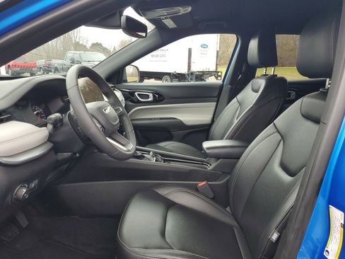 Used 2025 Jeep Compass Limited AWD/4WD image 8