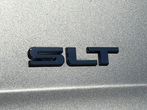 Used 2018 GMC Yukon SLT image 32