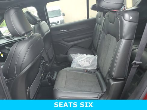 New 2025 Jeep Grand Cherokee L Altitude image 24