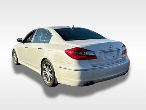 Used 2012 Hyundai Genesis 3.8 w/ Premium Pkg RWD image 3