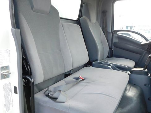 Used 2020 Isuzu NPR image 20