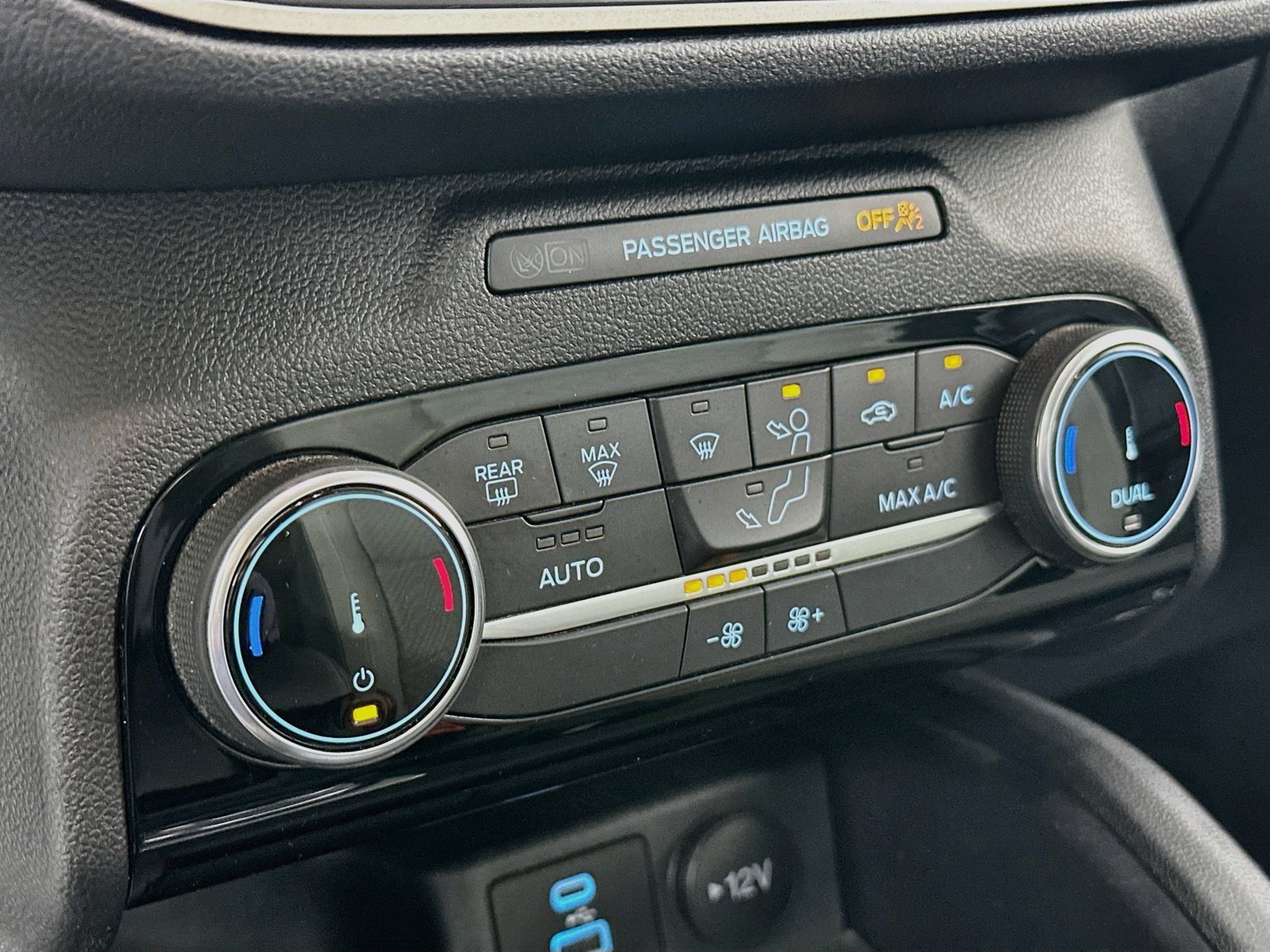 Used 2022 Ford Escape SE w/ Convenience Package FWD image 16