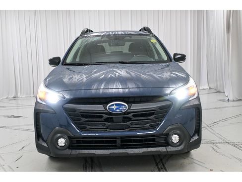 Used 2025 Subaru Outback Premium image 3