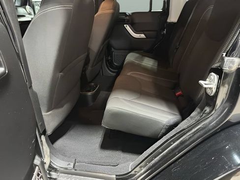 Used 2017 Jeep Wrangler Unlimited Sahara AWD/4WD image 20