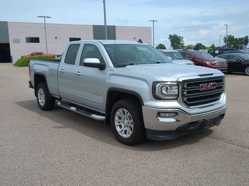 Used 2017 GMC Sierra 1500 SLE image 2