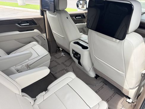 Used 2026 GMC Yukon Denali w/ Denali Reserve Package AWD/4WD image 14