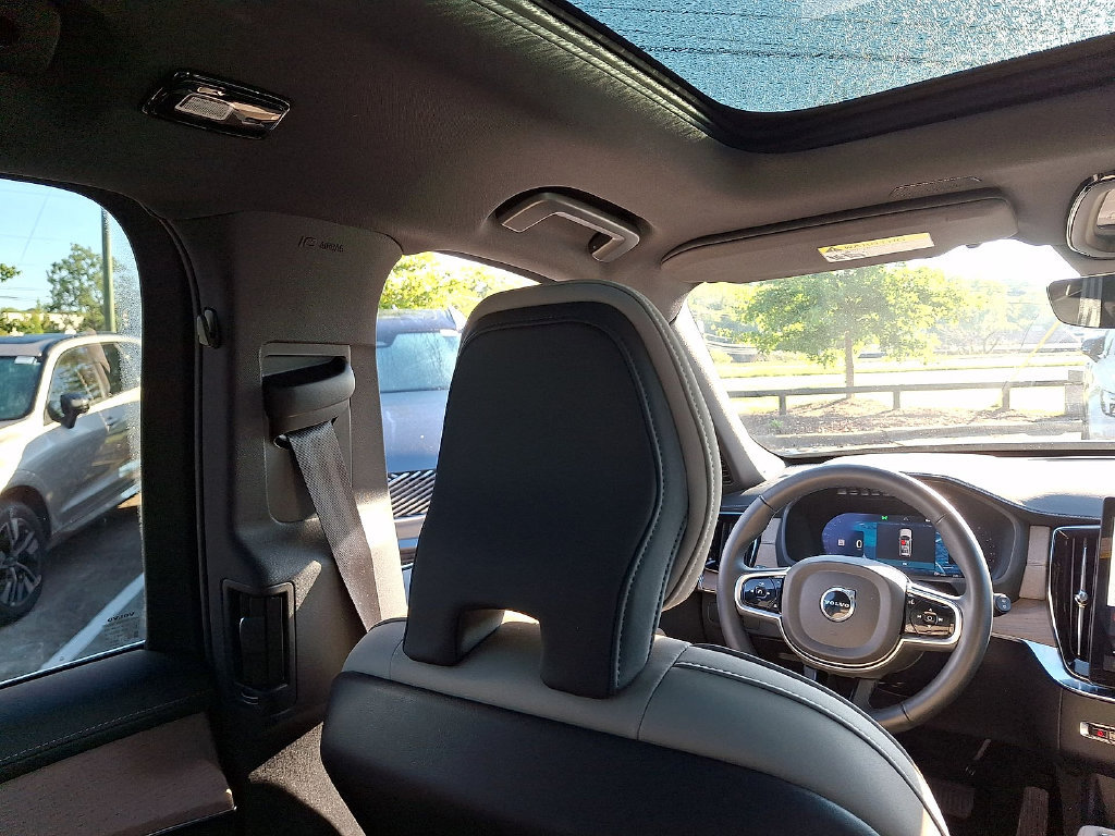 Certified 2025 Volvo XC90 B5 Core w/ Protection Package AWD/4WD image 15