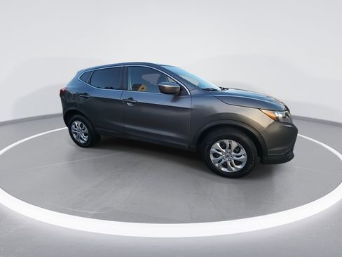 Used 2019 Nissan Rogue Sport S image 2