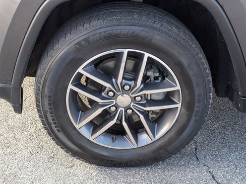 Used 2018 Jeep Grand Cherokee Limited image 13