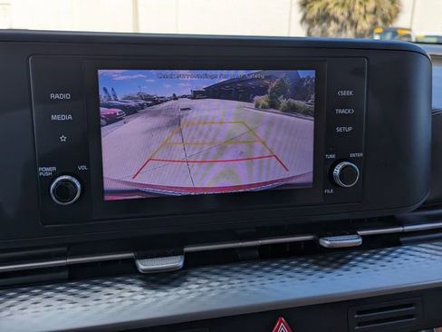 Used 2022 Kia Carnival LX image 23