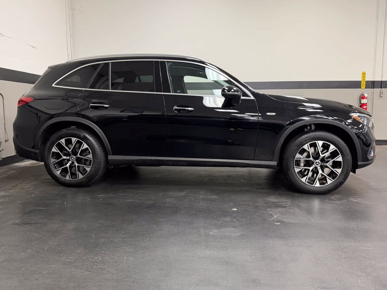 Used 2025 Mercedes-Benz GLC 350e 4MATIC image 5