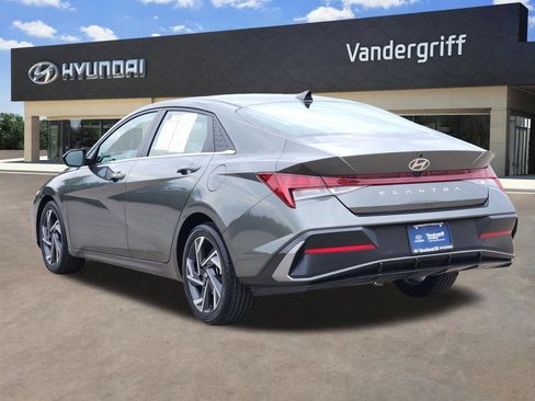 Used 2025 Hyundai Elantra SEL FWD image 3