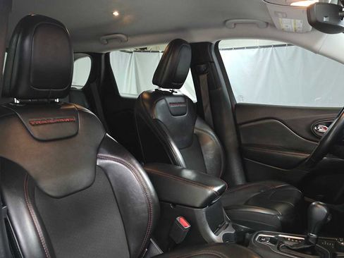 Used 2020 Jeep Cherokee Trailhawk w/ Comfort/Convenience Group image 13