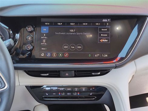 Used 2021 Buick Envision Essence w/ Technology Package I image 19