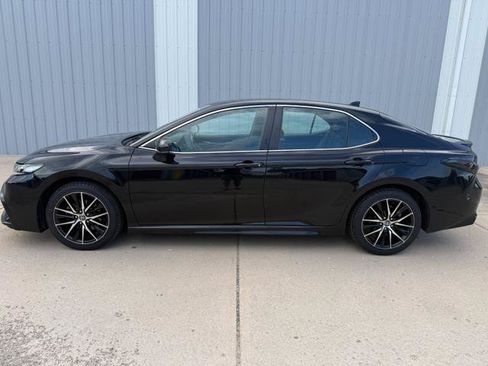 Used 2021 Toyota Camry SE FWD image 1