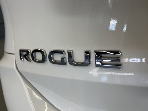 Used 2019 Nissan Rogue SV image 33