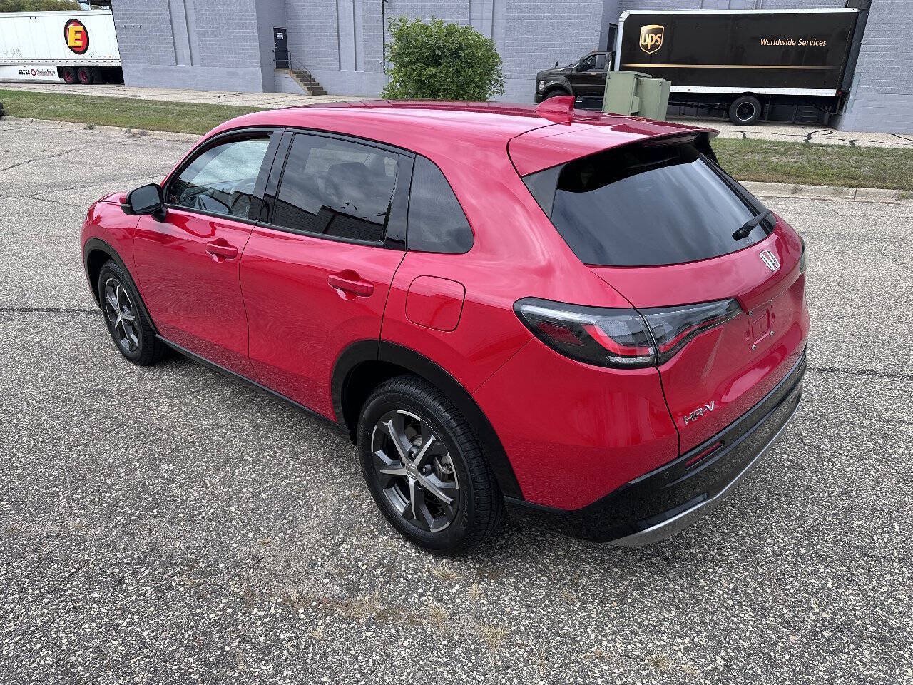 Used 2024 Honda HR-V EX-L image 8
