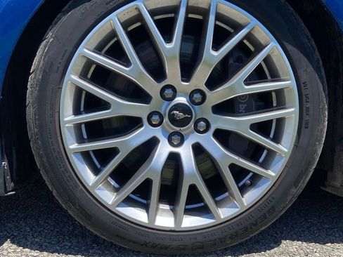 Used 2017 Ford Mustang GT w/ GT Performance Package RWD image 9