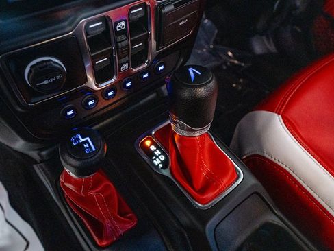 Used 2021 Jeep Gladiator Sport image 47