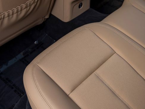 Certified 2025 Porsche Macan image 39