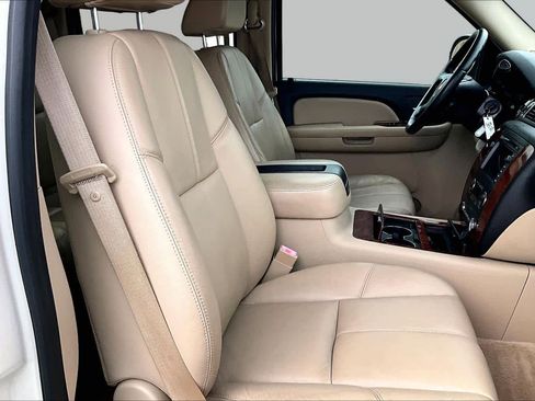 Used 2008 Chevrolet Avalanche LTZ w/ LTZ Preferred Equipment Group RWD image 9