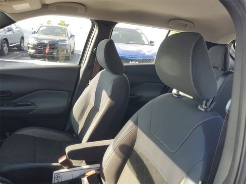 Used 2019 Nissan Kicks S image 16