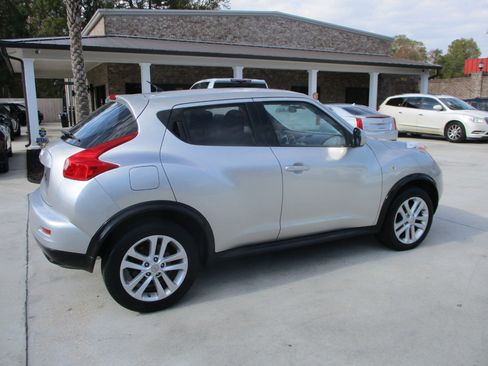 Used 2011 Nissan Juke S image 20