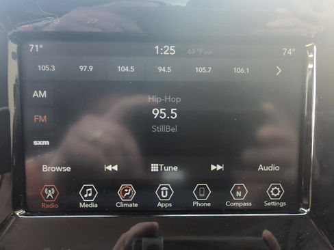 Used 2019 Jeep Compass Latitude FWD image 20