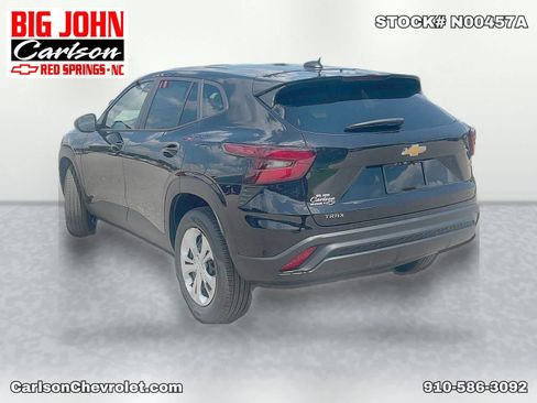 Used 2026 Chevrolet Trax LS FWD image 5