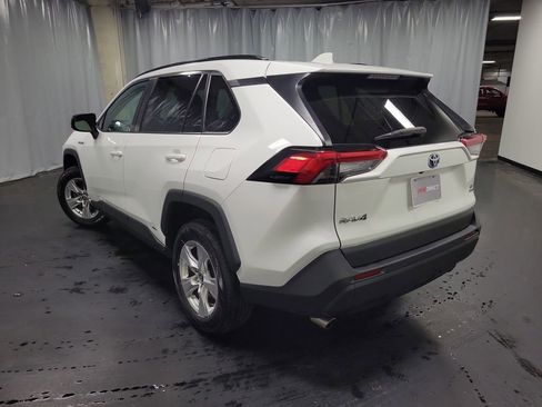 Used 2021 Toyota RAV4 LE image 6