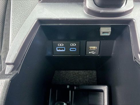 Used 2022 Toyota Avalon XSE image 39