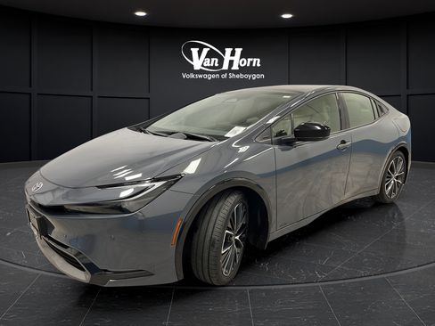 Used 2024 Toyota Prius XLE AWD/4WD image 3