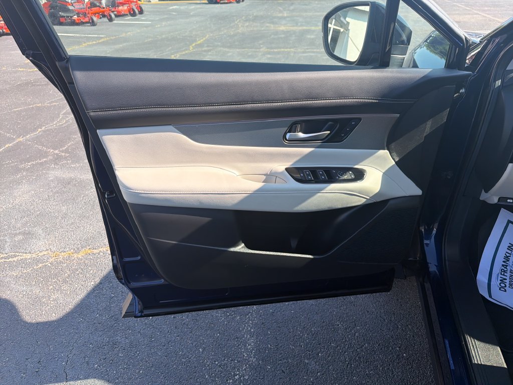 Certified 2025 Nissan Murano SL w/ Cargo Package AWD/4WD image 12
