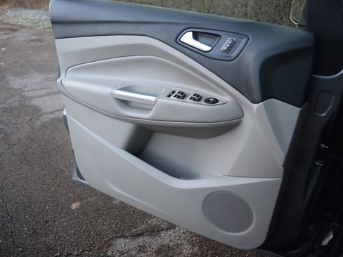 Used 2013 Ford C-MAX SEL image 19