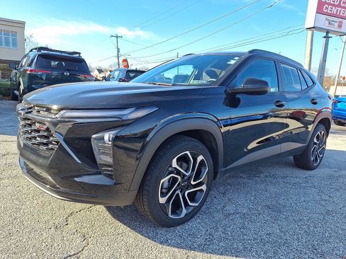 Used 2025 Chevrolet Trax RS w/ Driver Confidence Package image 3