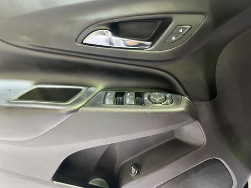 Certified 2018 Chevrolet Equinox LT FWD image 24