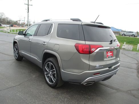 Used 2019 GMC Acadia Denali image 7