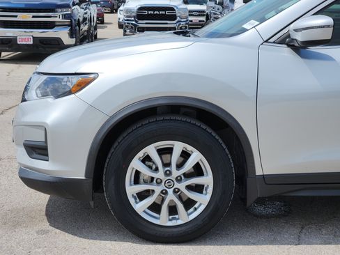 Used 2019 Nissan Rogue SV FWD image 10