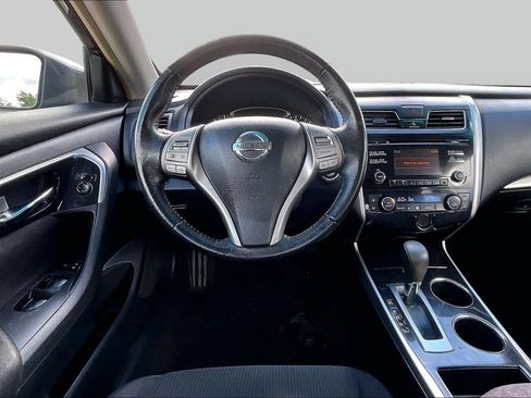 Used 2013 Nissan Altima 2.5 SV FWD image 6