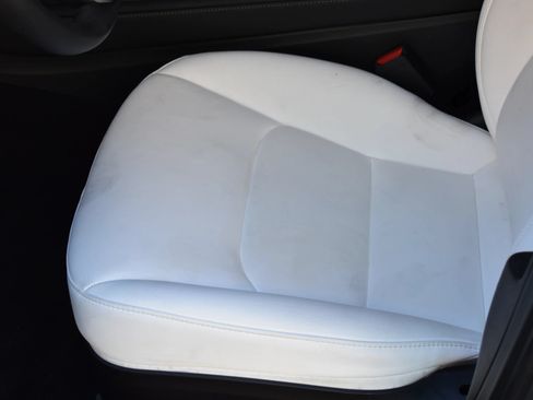 Used 2023 Tesla Model Y 2WD image 16