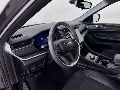 Used 2024 Jeep Grand Cherokee L Altitude image 13