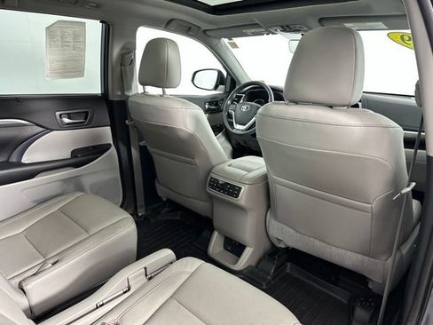 Used 2019 Toyota Highlander Limited Platinum AWD/4WD image 28