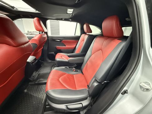 Used 2021 Toyota Highlander XSE image 27